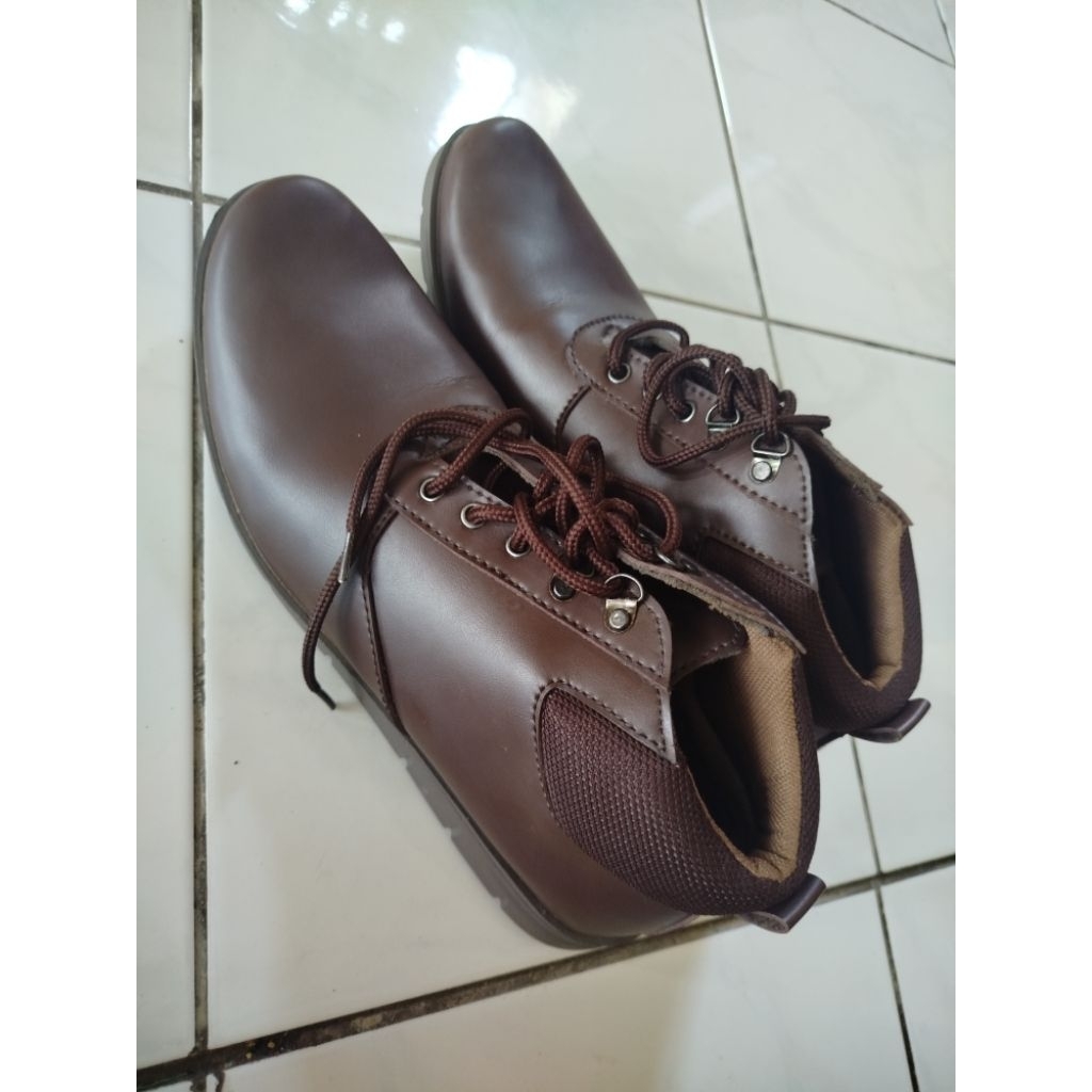 [PRELOVED] SEPATU PRIA MERK YONGKI KOMALADI SIZE 43 BROWN