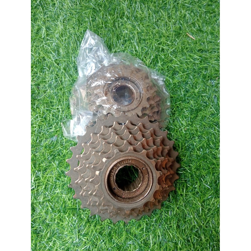 Gir belakang  feerhweel UK 7  speed buat sepeda gunung MTB LIPAT Minio dll..
