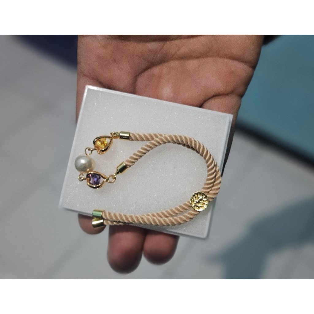 Gelang mutiara khas lombok