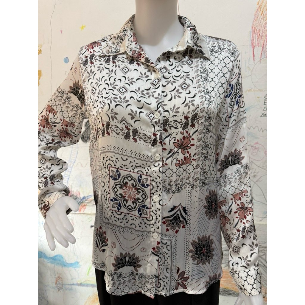 Kemeja Putih Motif Batik