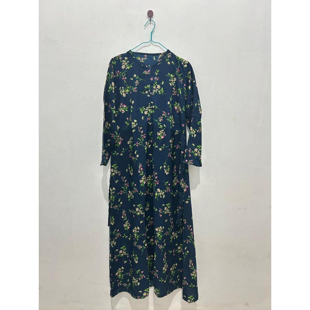 PRELOVED Gamis Bunga warna Biru Dongker Resleting Depan