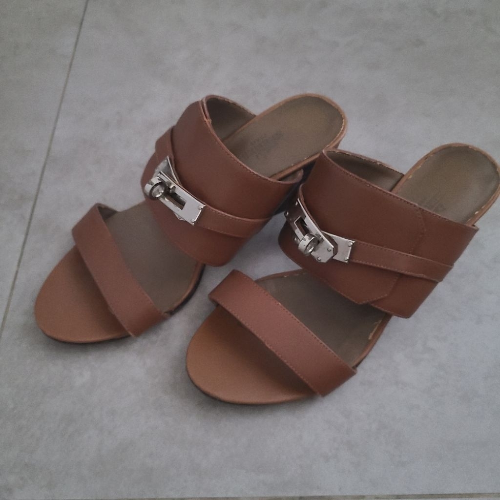 sandal second