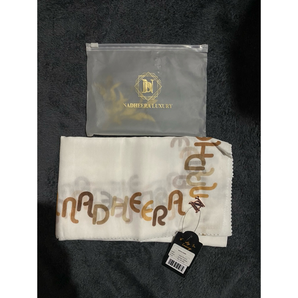Kerudung Nadheera