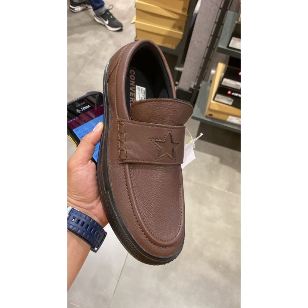 Sepatu Sneakers Pria Converse CTAS Loafer Leathers Brown/Egret original
