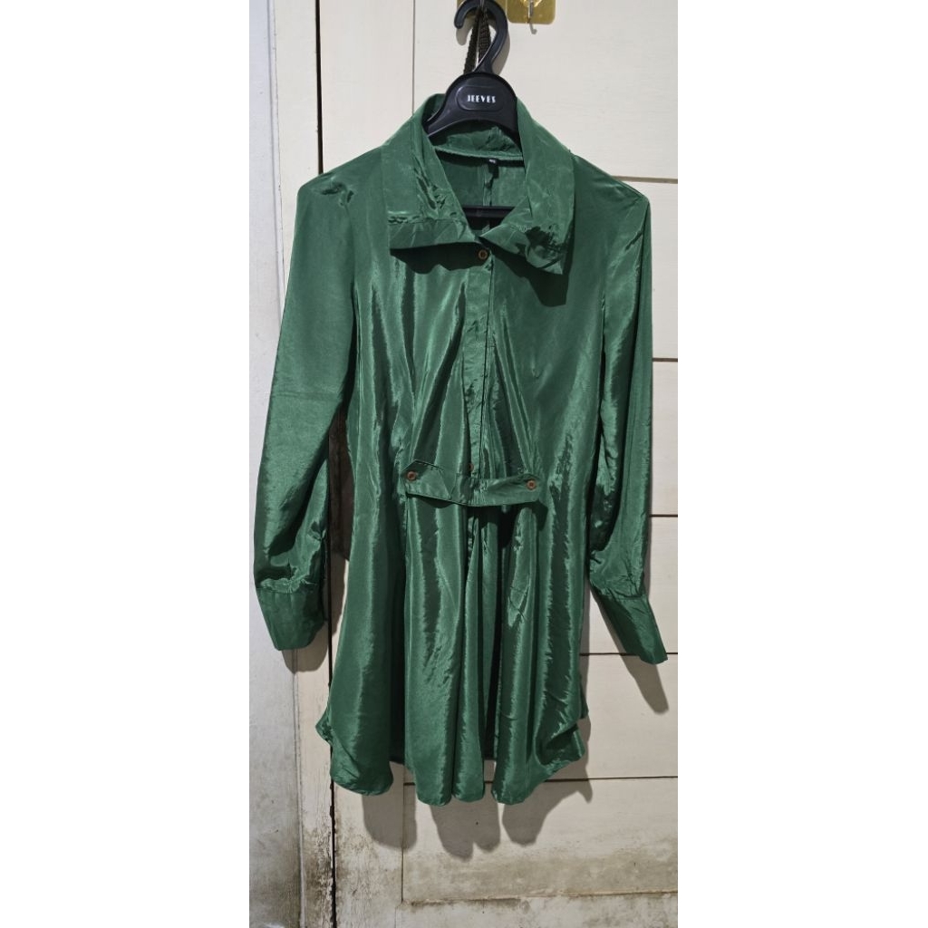 blouse warna Hijau Emerald - Second