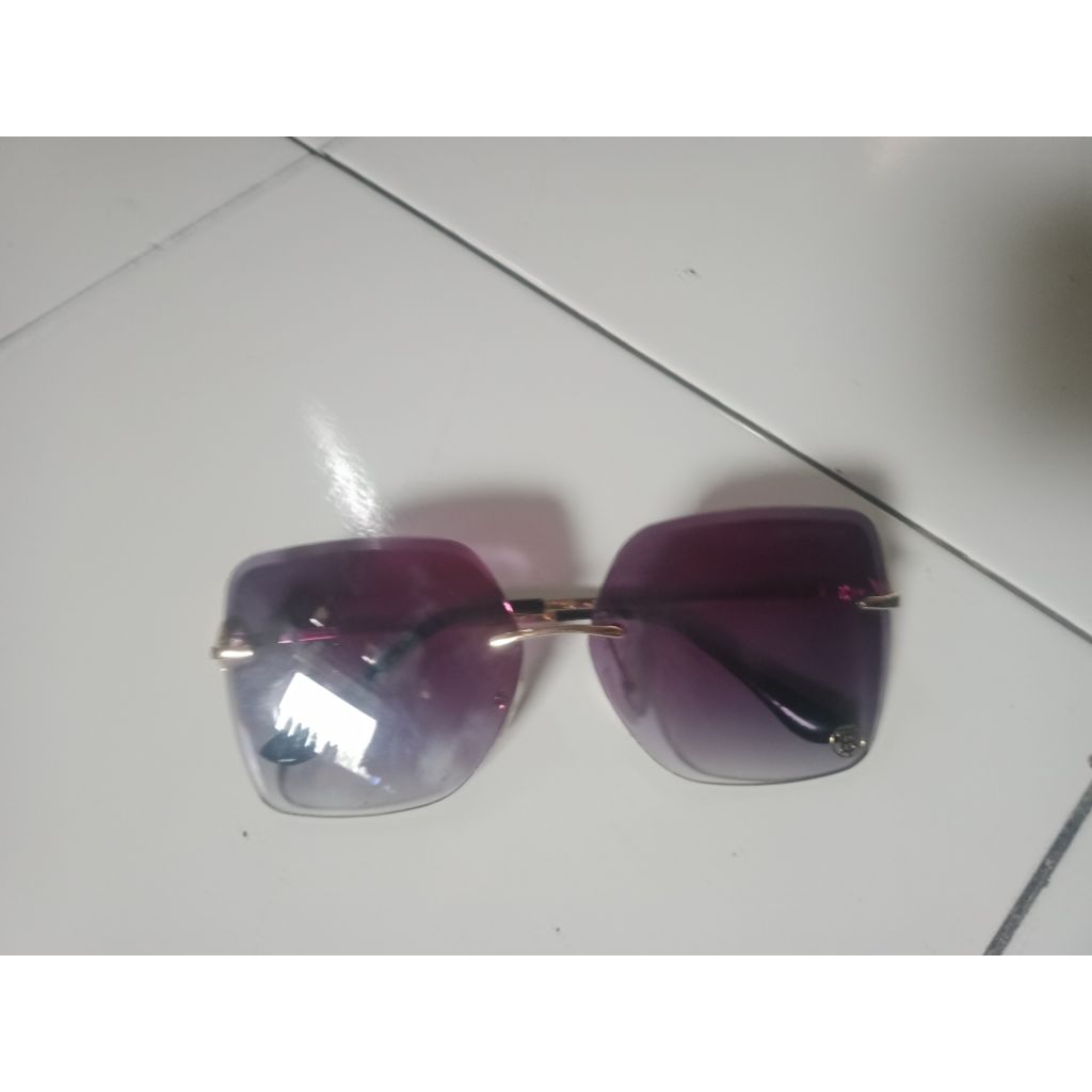 kaca mata Burberry model fashion terbaru Made in Italy