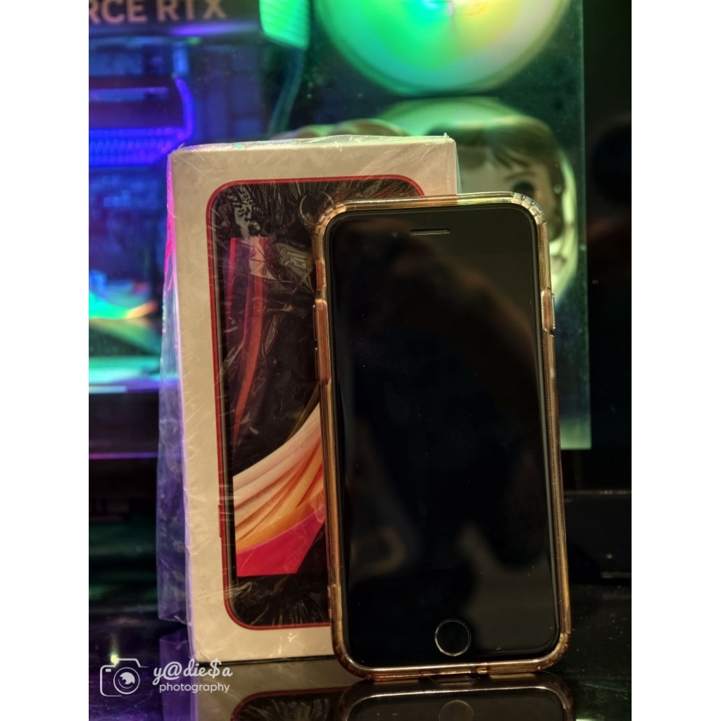 Second Apa Adanya - iPhone SE gen2 2020 3GB 64GB LL/A RED Dus Lengkap Sinyal ON