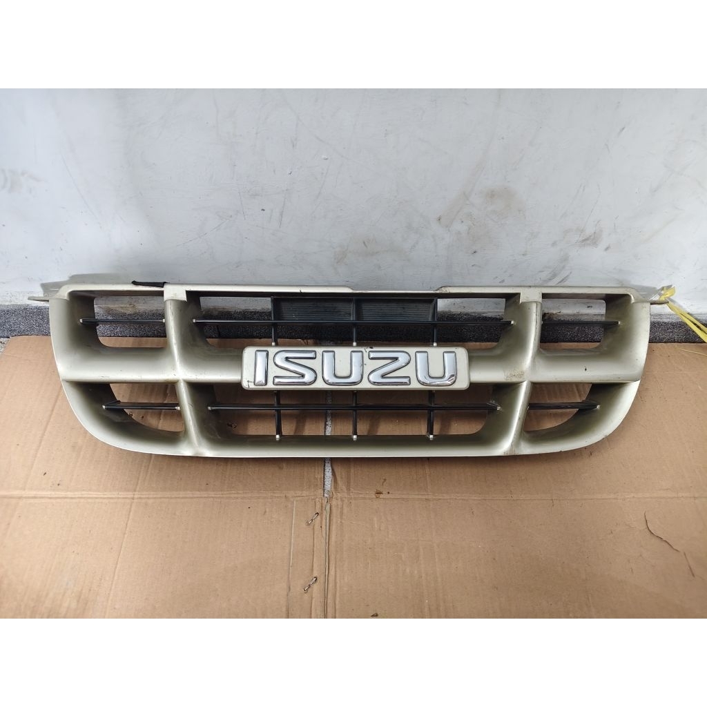grill gril depan isuzu panther touring 2000-2004 original