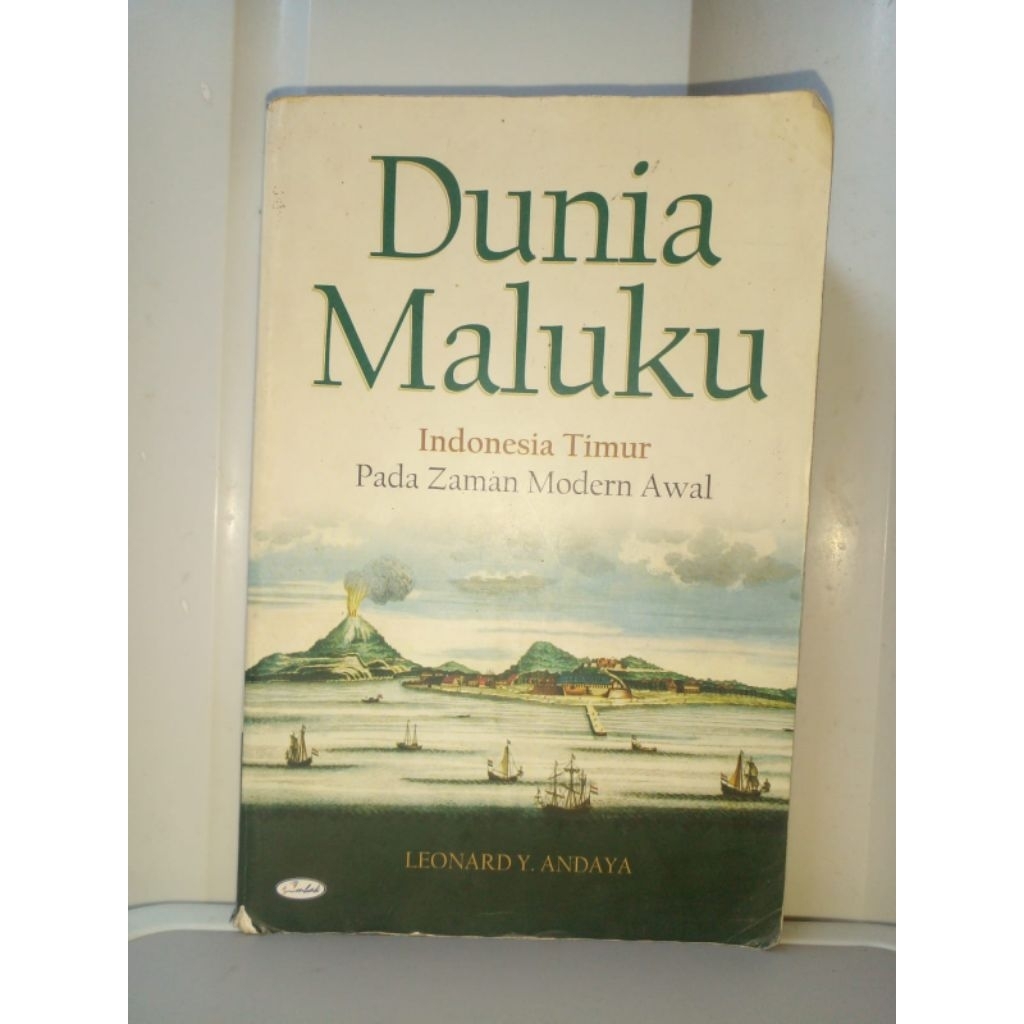BUKU BEKAS ORIGINAL DUNIA MALUKU INDONESIA TIMUR