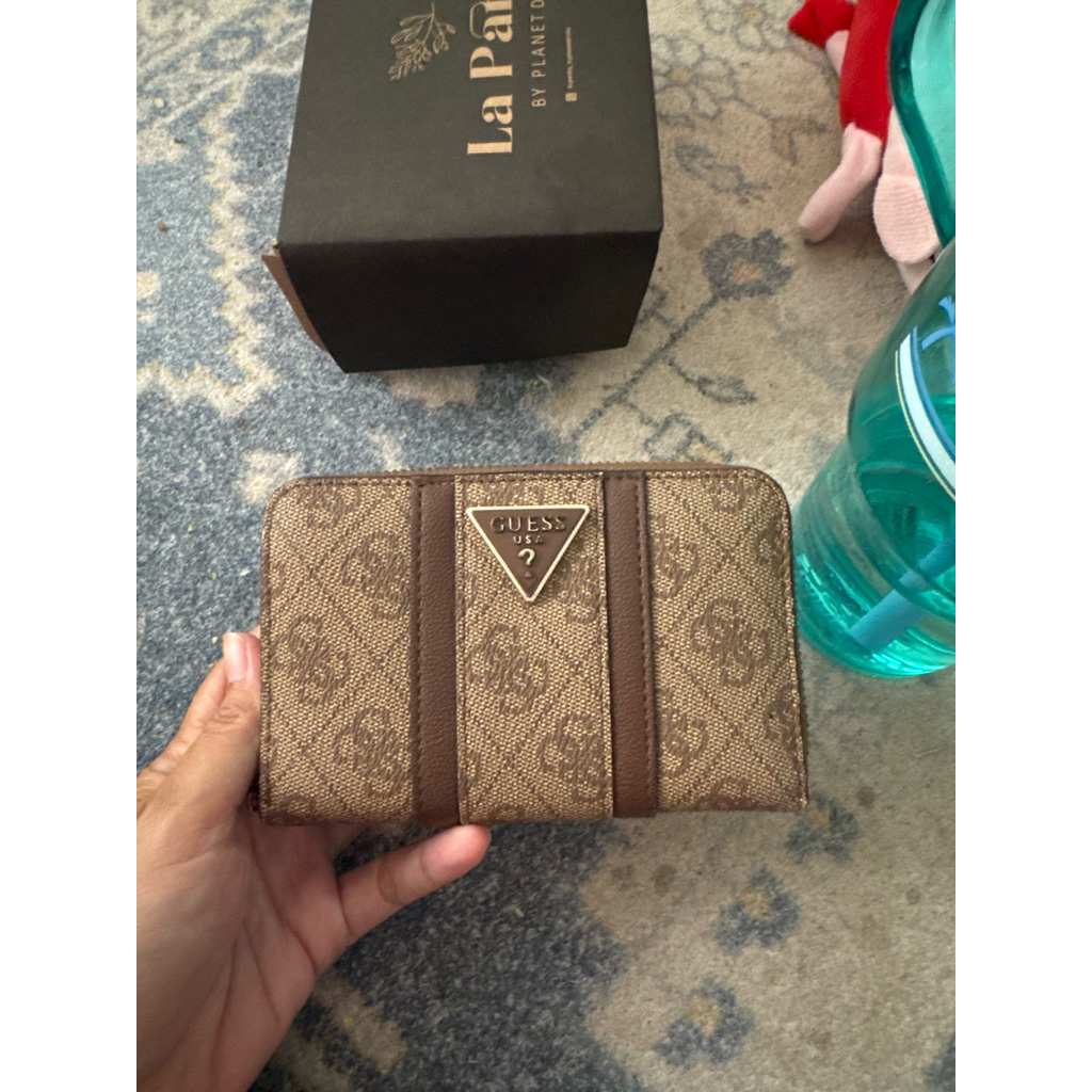 Dompet Guess