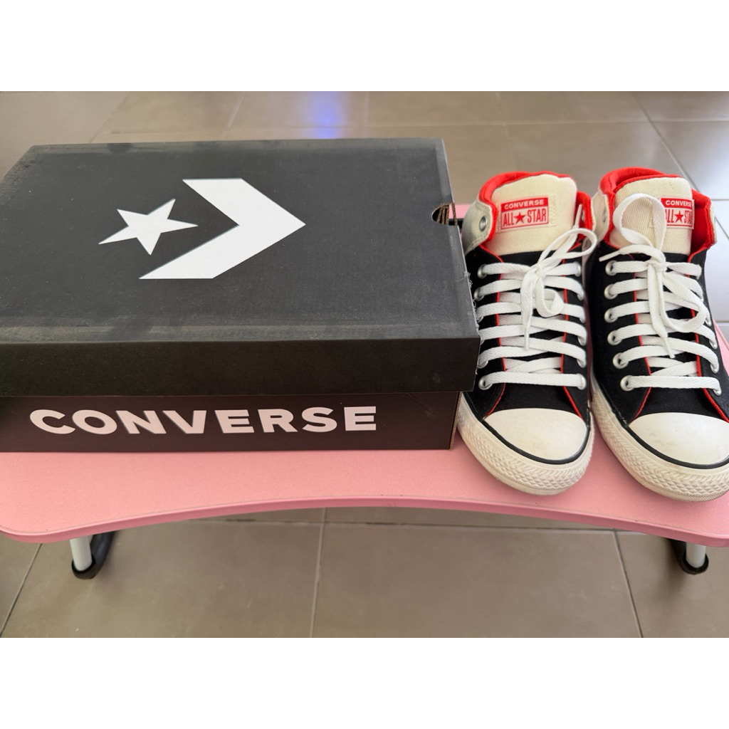 Sepatu Sneakers Converse 100% Original Like New (Bekas)
