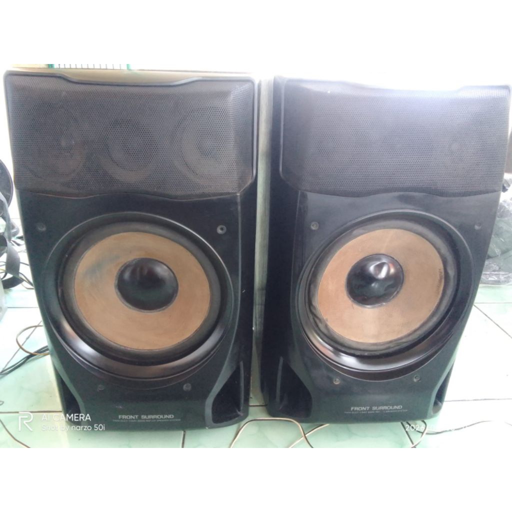 Speaker aiwa 8inch normal minus tweeter mati satu brng sesuai foto,bok ada yg mekar sedikit tpi suda