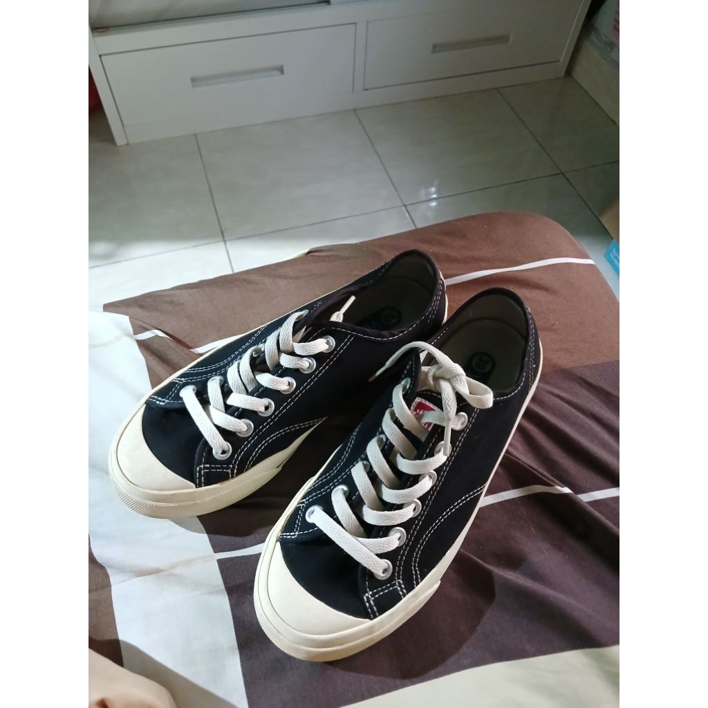 Sepatu VENTELA ORI preloved like new ukuran 39