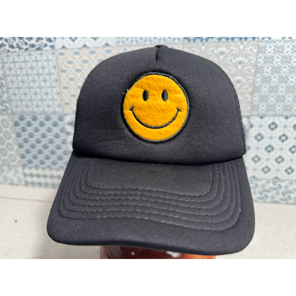 Topi Second Brand Branded Hitam Happy Face Trucker Tag Putih