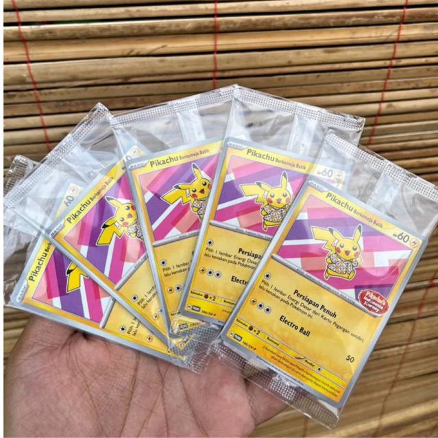 Pokemon TCG Indonesia Pikachu Berkemeja Batik Flower | Pikachu Batik Pink | Pikachu Batik Original