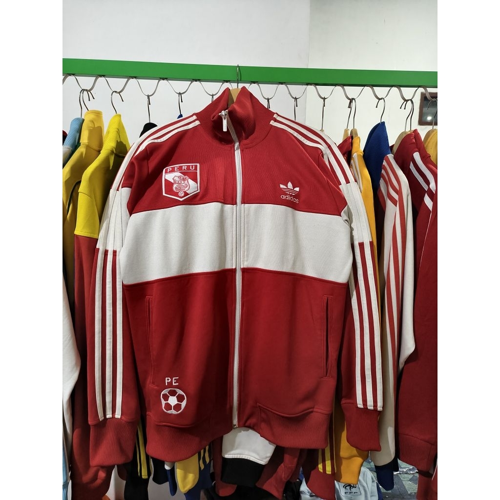 Tracktop Adidas Worldwide | Peru