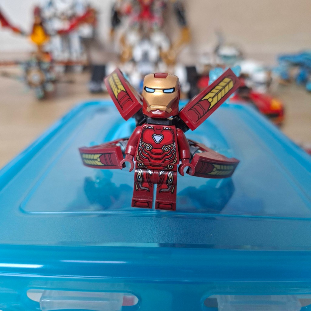 Lego Minifigure Iron Man - Mark 50 Armor, Small, Helmet Visor, Wings with Stickers sh0497as