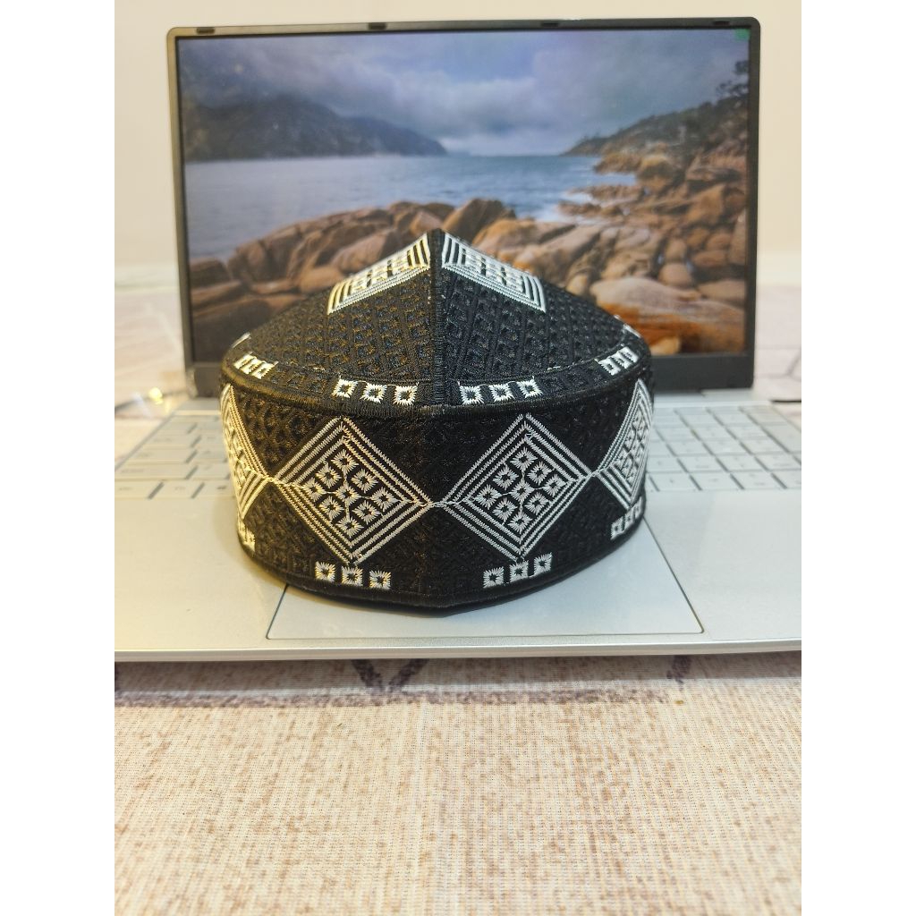 peci pakistan exclusive full bordir motif kotak putih
