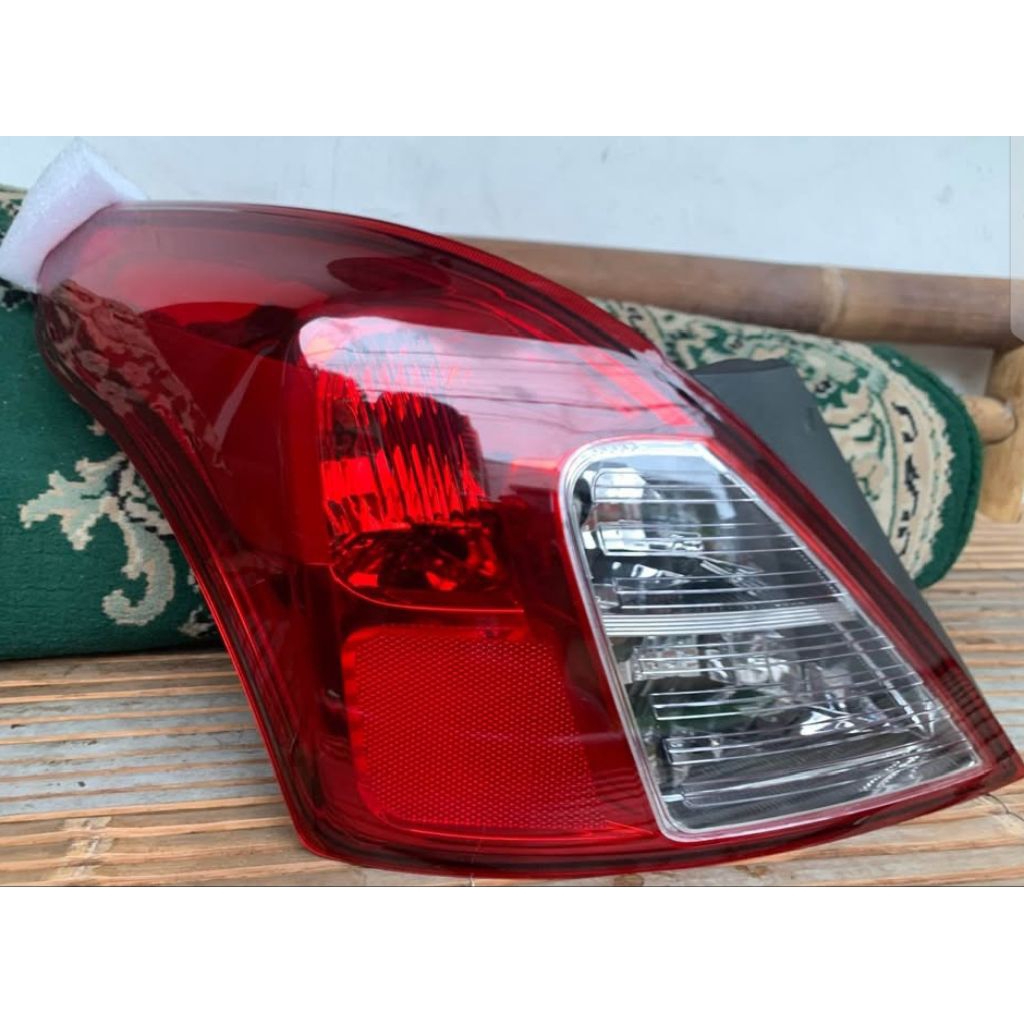 STOPLAMP LAMPU BELAKANG NISSAN ALMERA ORIGINAL