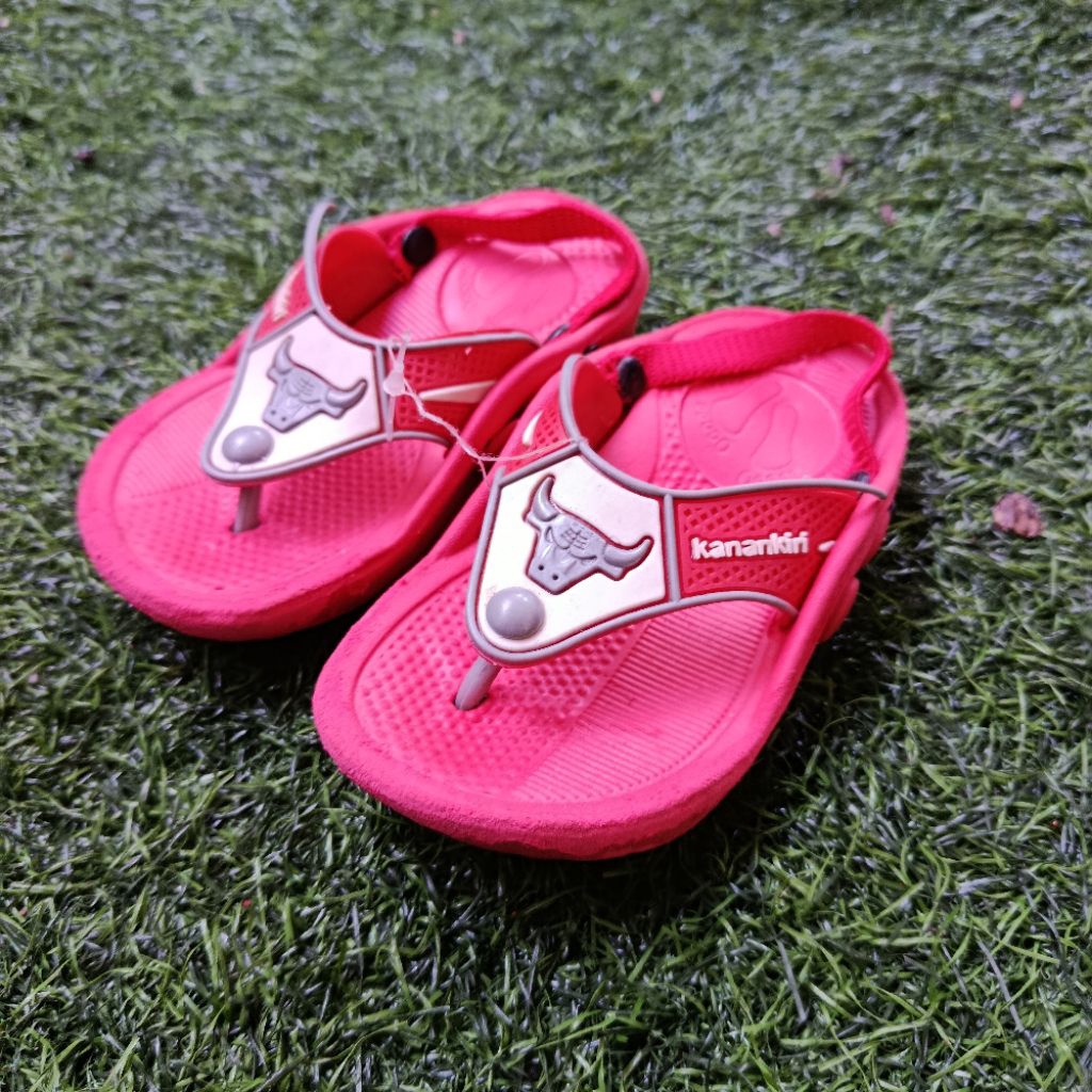 SANDAL ANAK SIZE 21 MERK KANAN KIRI
