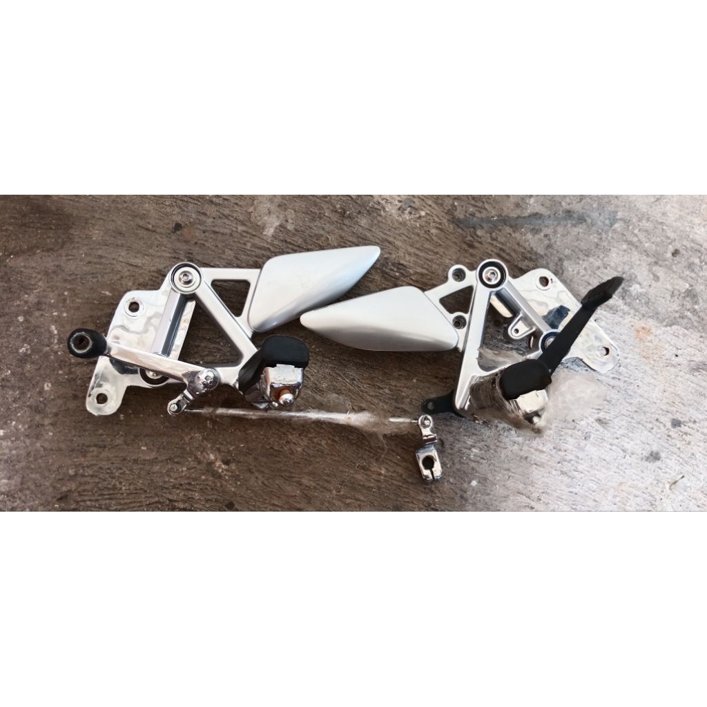 Pustep depan Honda FSX150