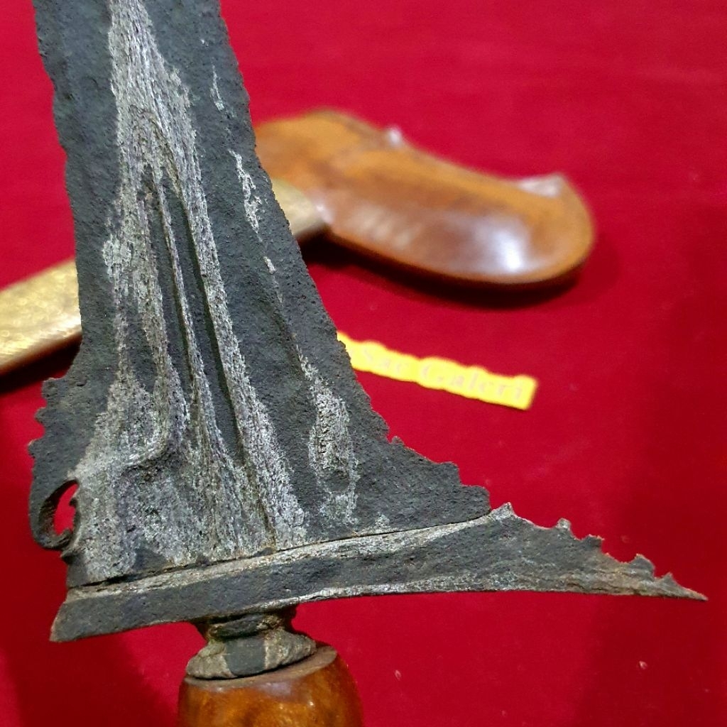 Keris Sinom Robyong Pedaringan Kebak Singosari sepuh.