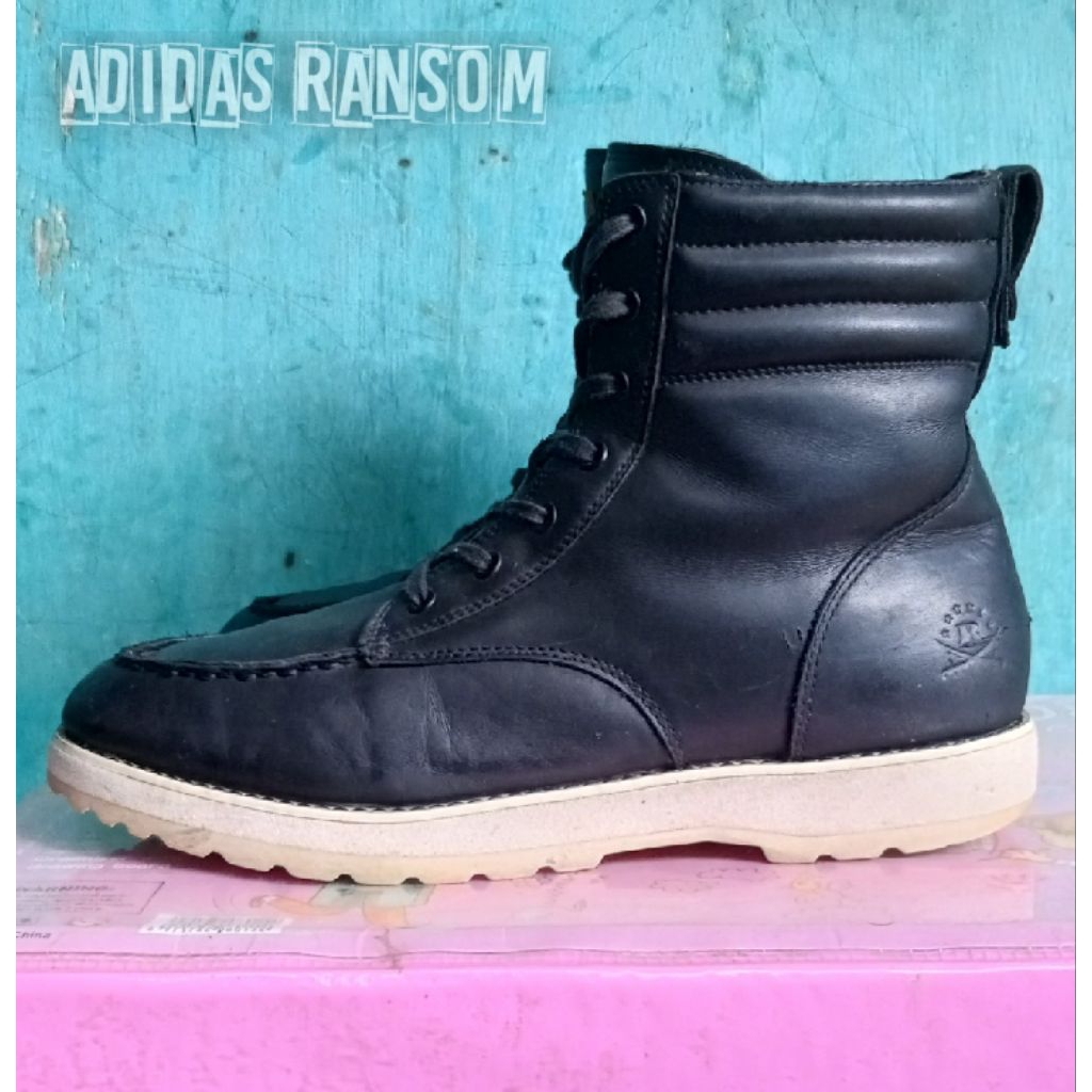 sepatu boots second kulit adinda 42 tapak putih