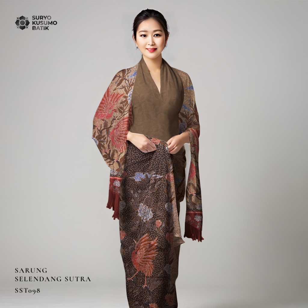 Suryo Kusumo Batik - Kain Batik Tulis Sarung Selendang Sutra Wanita  SLS11