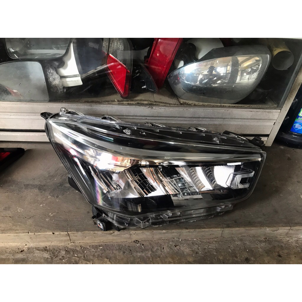 Headlamp lampu depan daihatshu rocky