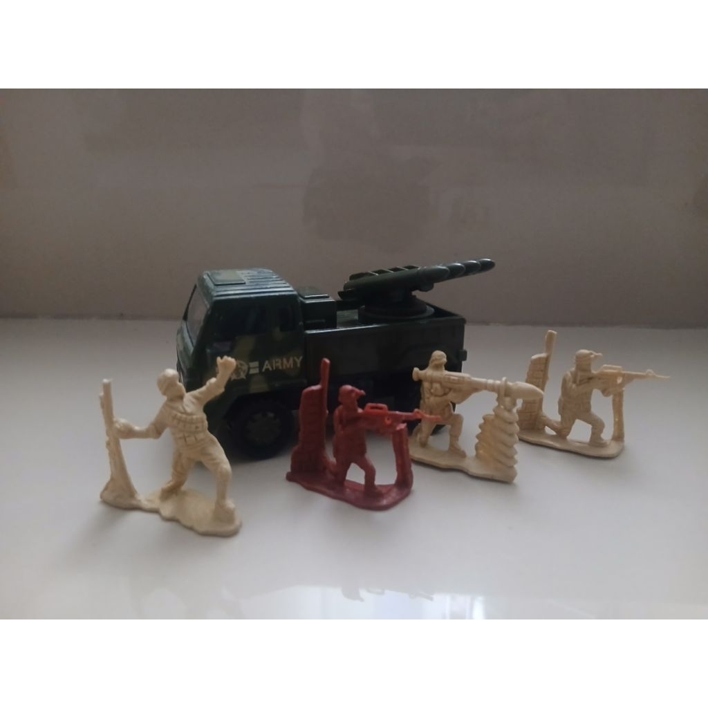 Diecast Militer Truk Paket Tentara