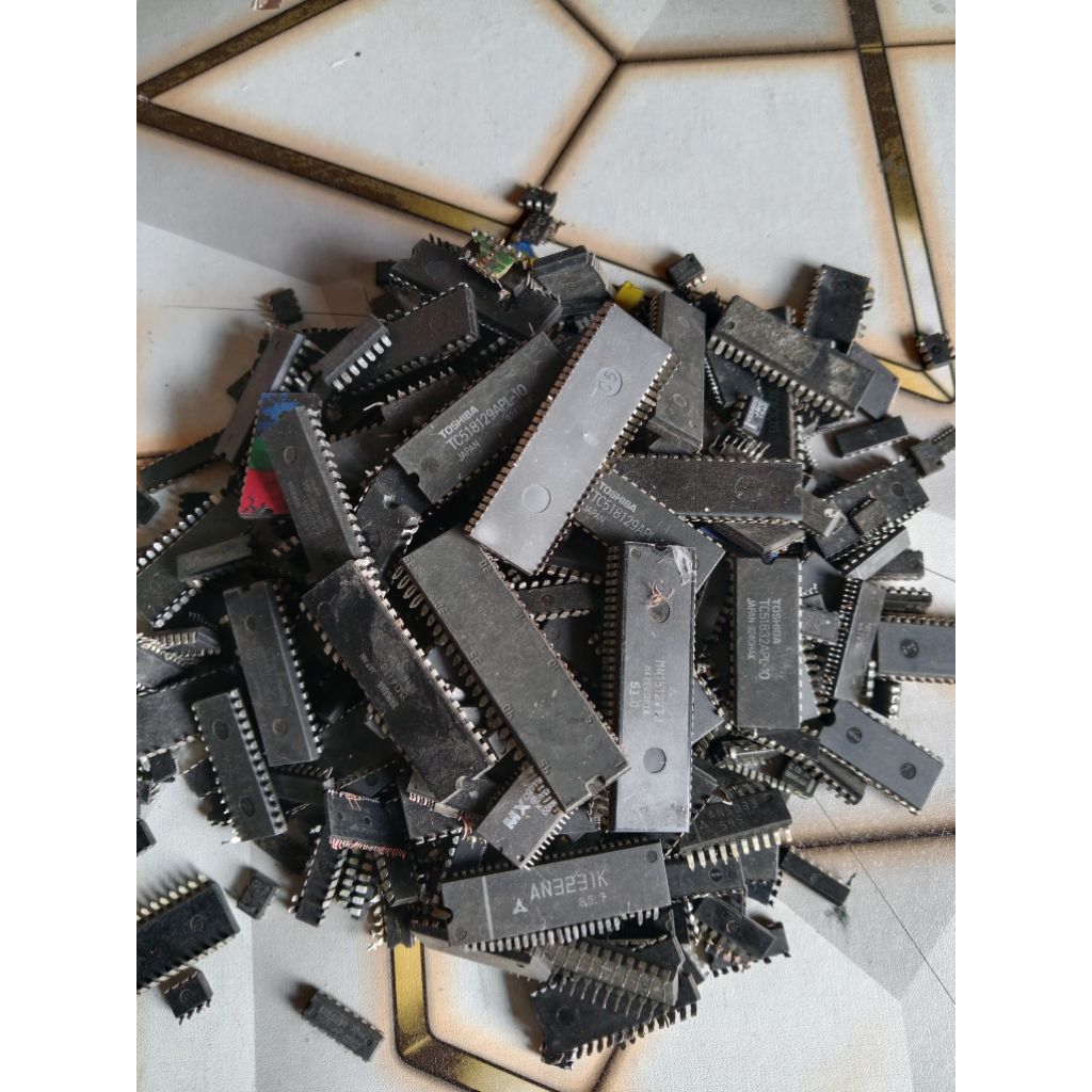 Ic Cucuk Untuk Bahan Leburan Berkualitas Tinggi (Bekas Elektronik Made in japan) Harga Per 1gram