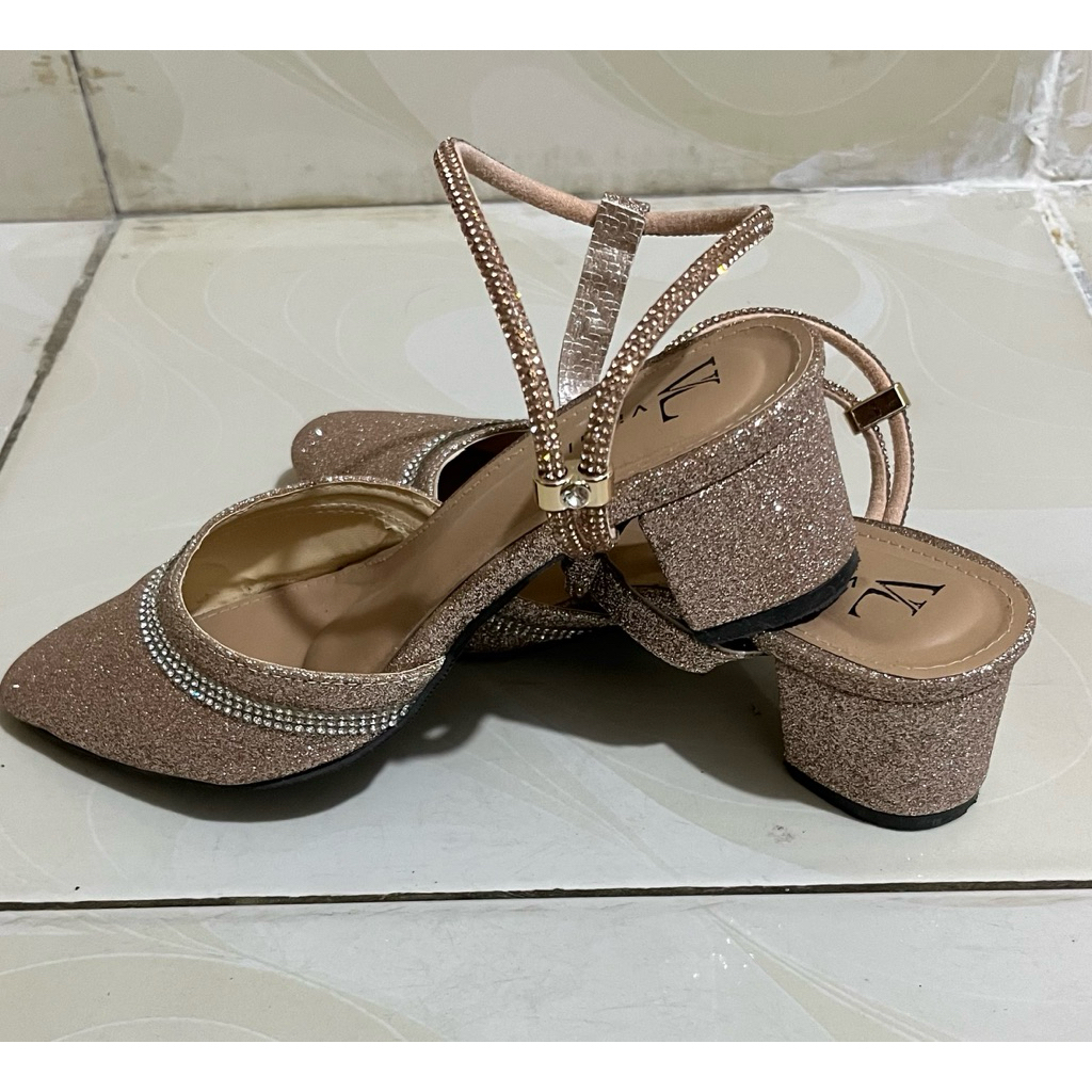 Heels sepatu wisuda, kondangan, pesta