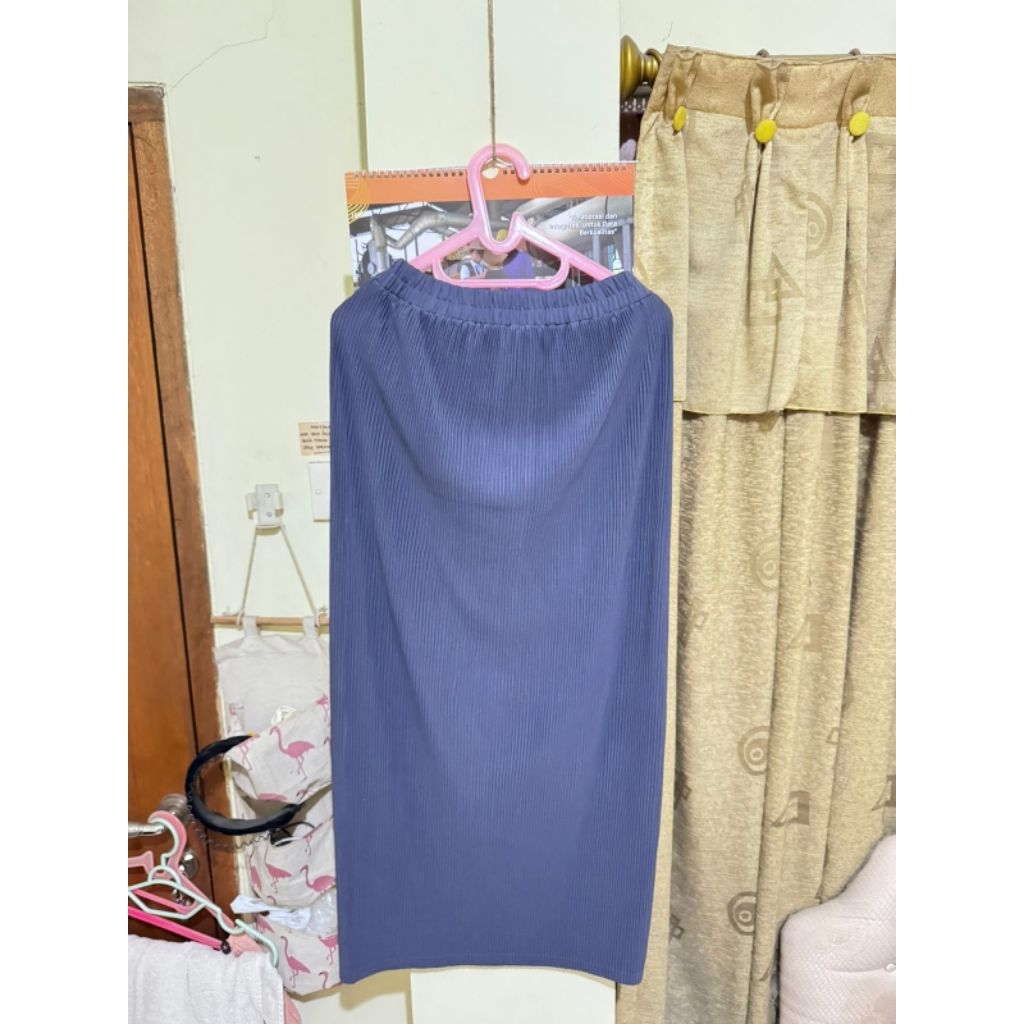 [PRELOVED] Allsize Rok Span Plisket Abu abu Tua