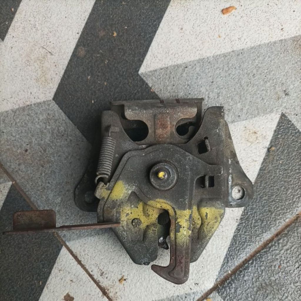 Doorlock kap mesin Timor