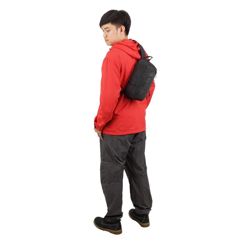 Tas Selempang Pria Sling Bag Kalibre Zamora Black 922133000 Kapasitas 3 Liter dengan Dimensi Tinggi 