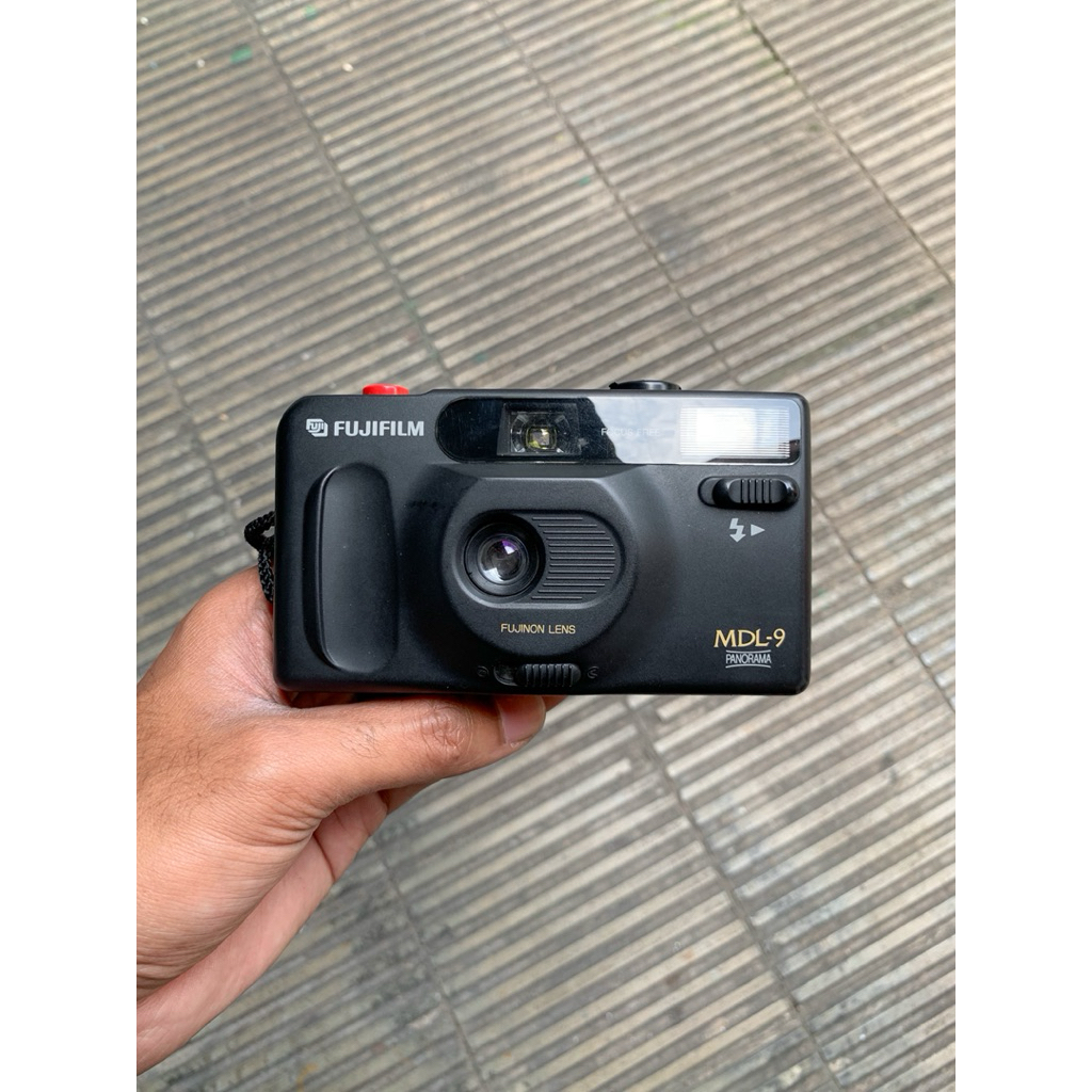 KAMERA ANALOG POCKET FUJIFILM MDL 9 KAMERA JADUL ROLL FILM 35MM