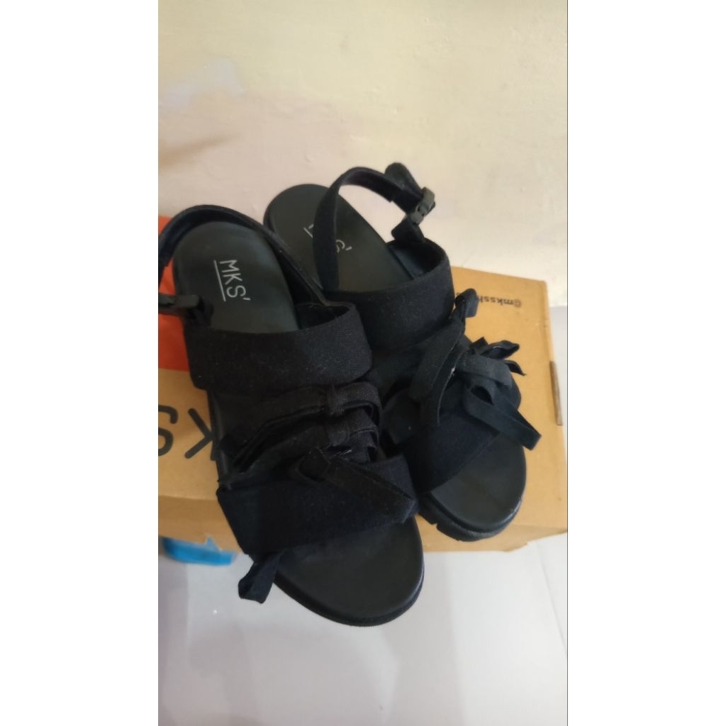 MKS Eribbon, Sendal Black no 40