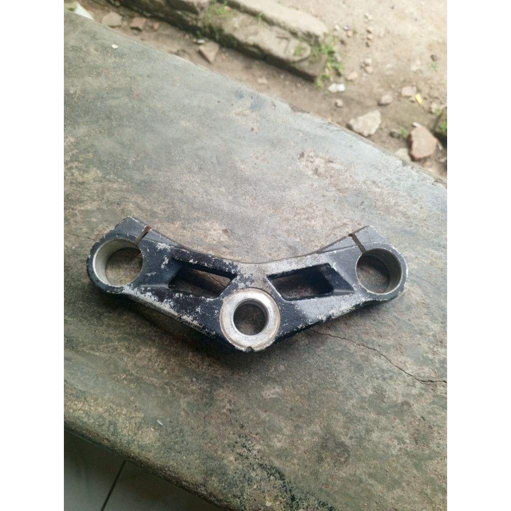 Segitiga Atas Suzuki Gsx R 150 Original Copotan