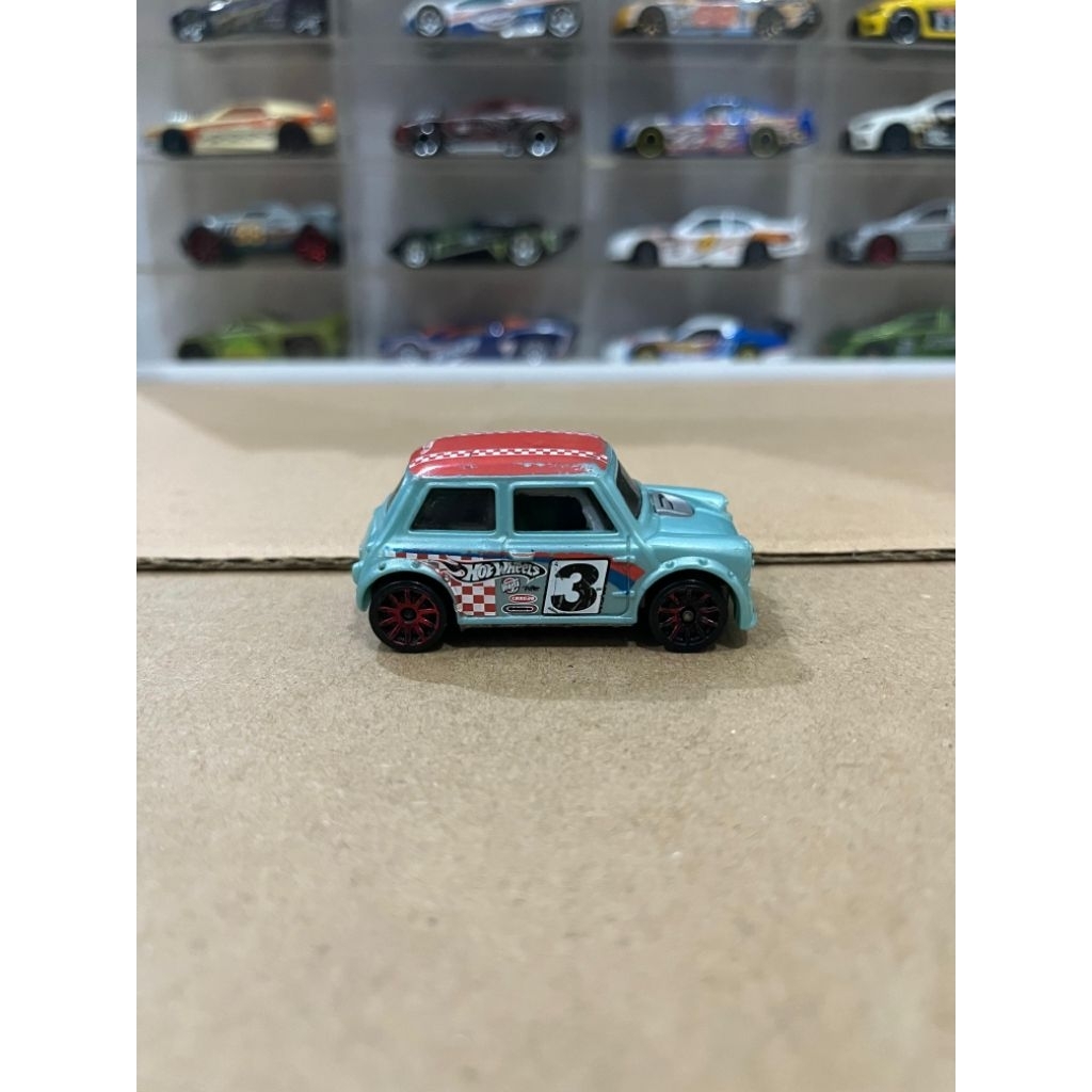 hot wheels morris mini track stars 2011