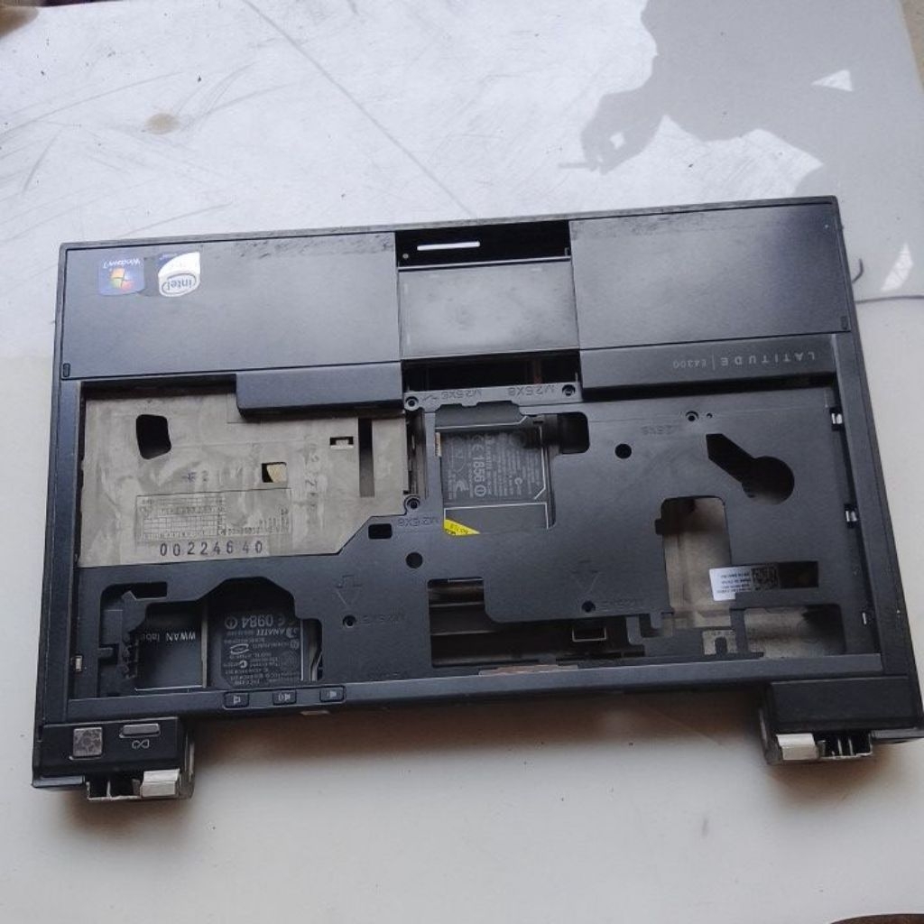 Casing Laptop Dell Latitude E4300