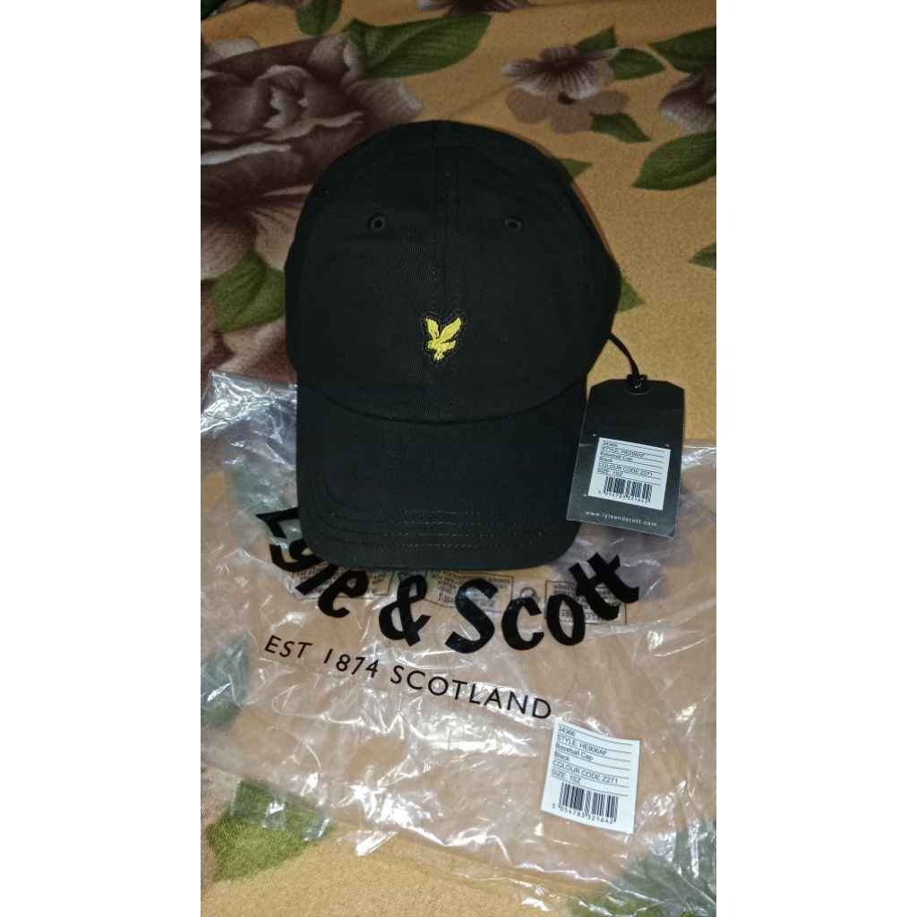 caps Lyle and Scott