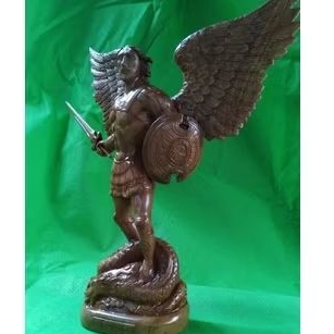 Patung kayu st.Michael