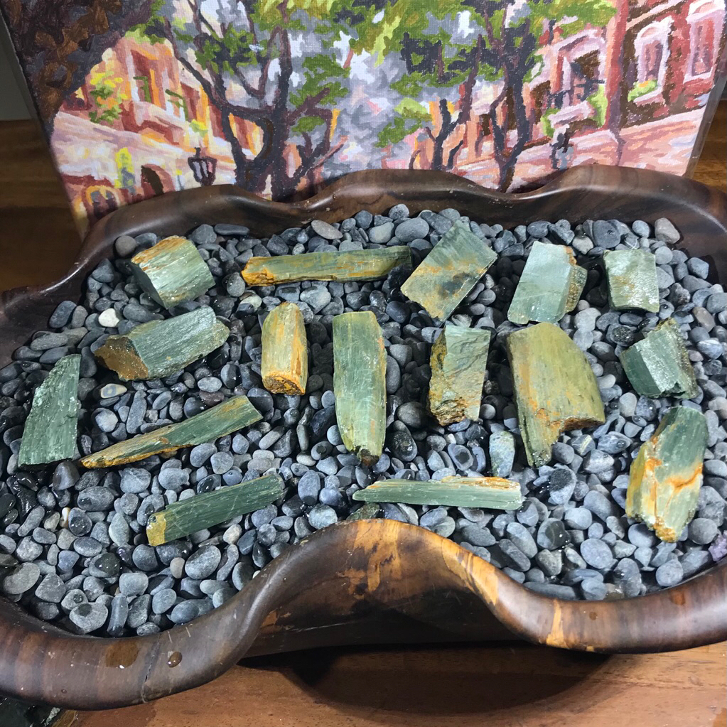 Batu Antigorite Serpentine Hijau Natural (Mata Elang) Rough Crystal Serat Unik – Jual Per Gram