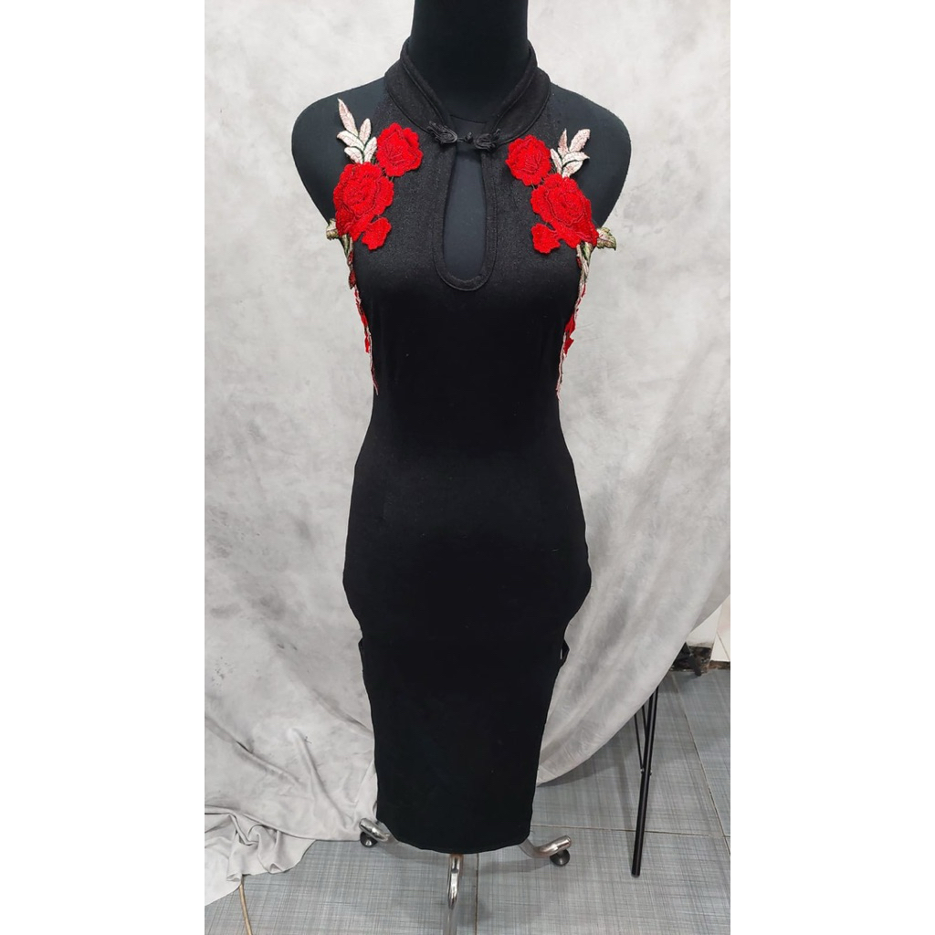 Cheongsam halterneck sexy hitam bordir bunga
