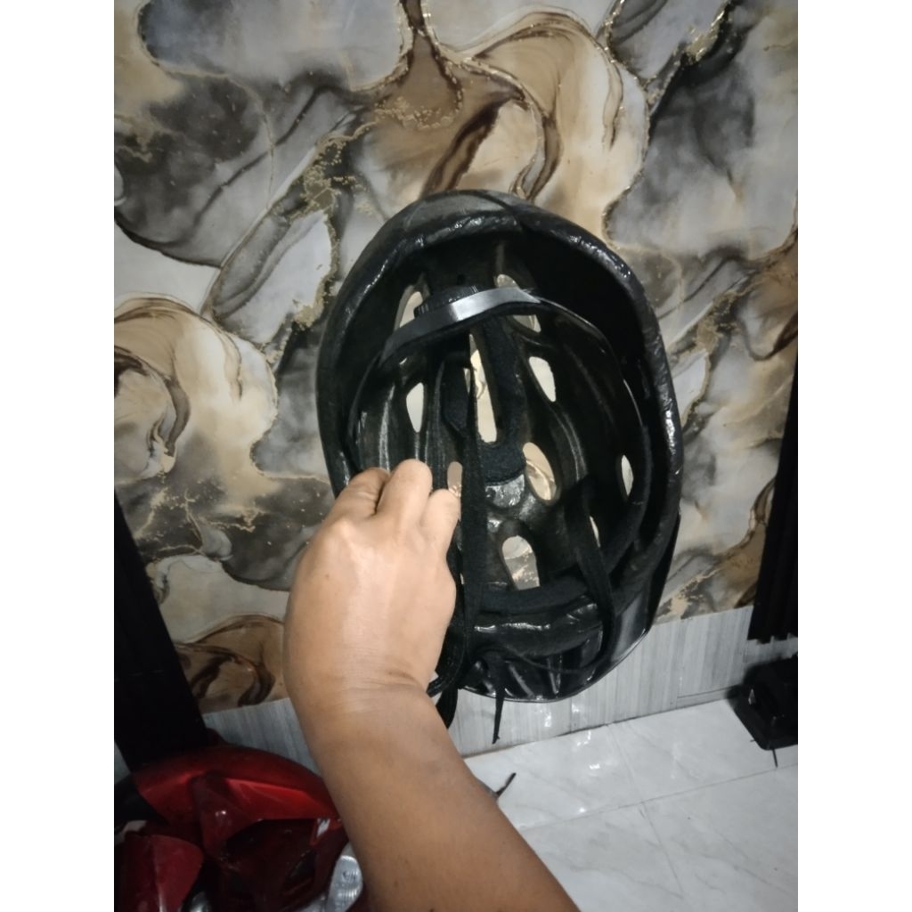 helem sepeda poligon