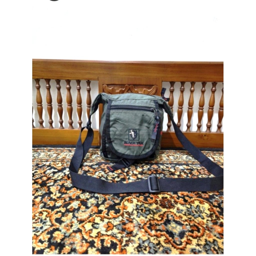 Tas Sling bag black yak warna hijau