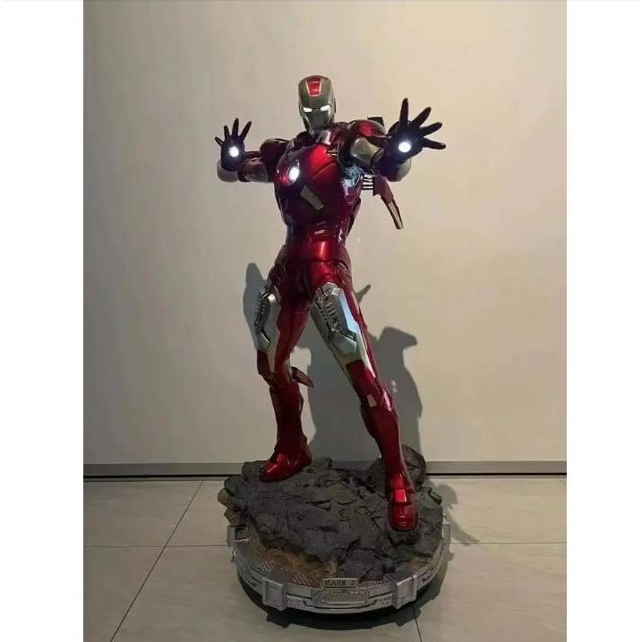 Statue Iron Man Mark 7 Exclusive Action Figure