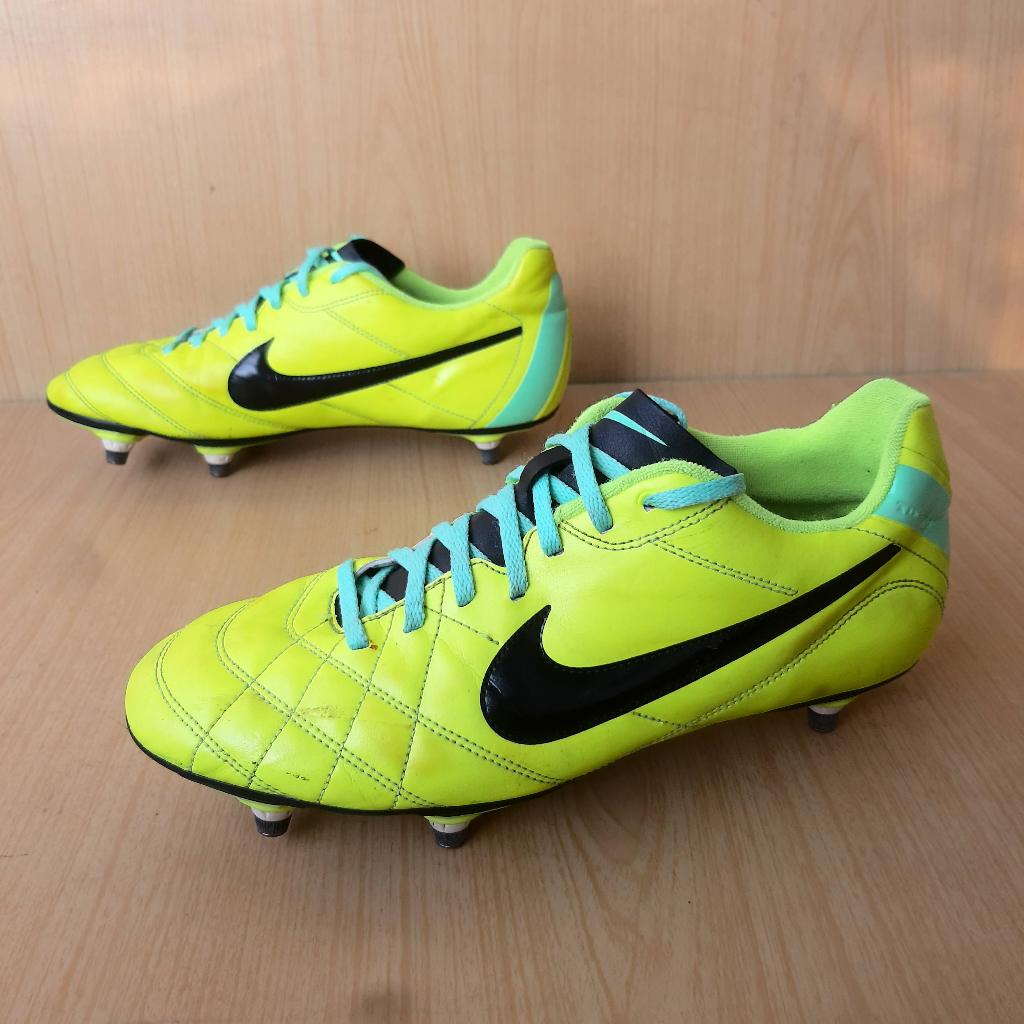 SEPATU SEPAK BOLA SIZE 44 STUDS/PUL BESI SOFT GROUND MUSIM HUJAN
