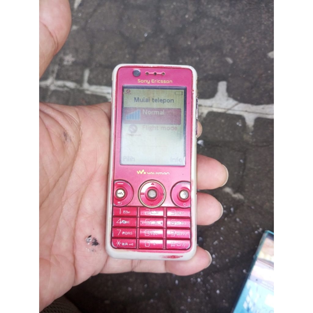 hp jadulan Antik Sony Ericsson W660i normal.