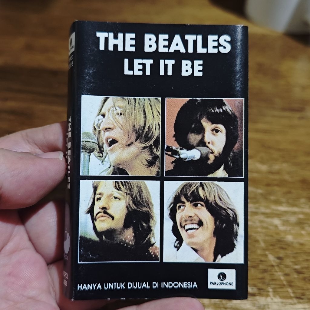 kaset THE BEATLES let it be. COVER SAJA